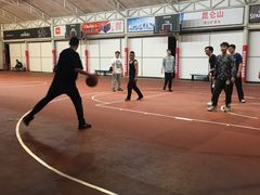 -洛克公园·篮球·足球·羽毛球(莘庄店)