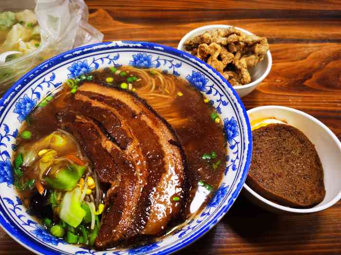 红梅面馆(南京张府园店)-"送娃上学附近找个地方吃早饭,看到就来吃了.