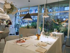 靠窗位-春树下·树屋花房西餐厅(罍街AS1980店)