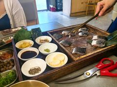 -围炉肉舍•炭烤活鳗•丹东海鲜烤肉(步行街店)