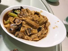菌菇烩腐竹-五观堂素食(新华路店)