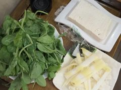 豌豆尖-乳仔牛牦牛汤锅 烤羊排(松潘古城店)