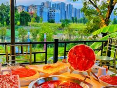 -茅草房·河畔园林火锅