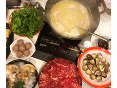 -鲜入围煮花胶鸡海鲜火锅
