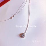 款式：中间主石是海蓝宝石，外面一圈钻石