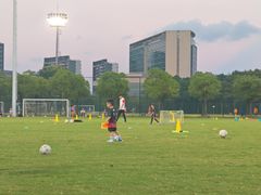 -Riverside河畔少儿足球培训(前滩店)