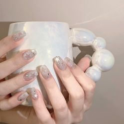 -花岐款式专研健康美甲沙龙