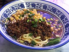-渝之汇牛肉豌杂面