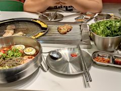 -山野的朋友露营炭火烤肉