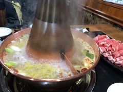 -果松木炭酸菜铜火锅·外婆参鸡汤