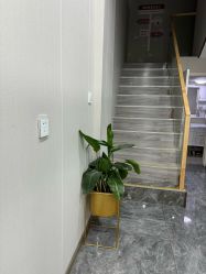 -苗方清颜专业祛痘·皮肤管理