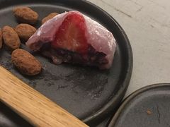 草莓糯米糍+杏仁巧克力-半山腰·云南菜(侨福芳草地店)