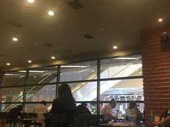 大堂-星巴克(上海虹桥新天地二店)