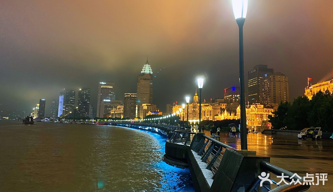 必去景点 | 外滩雨夜的另一番景色！