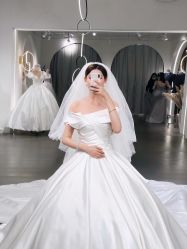 -艾米丽婚纱礼服