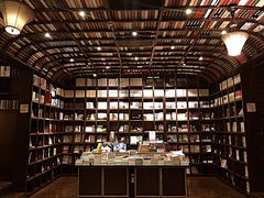 -钟书阁(松江泰晤士小镇店)