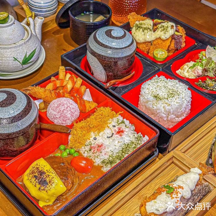 本地人私藏这家可以看解放碑跨年的料理小馆