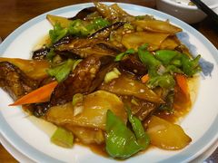 地三鲜-东北哈尔滨酱骨头馆房掌柜铁锅炖