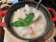 酸汤嫩鱼片-小大董·烤鸭(凤凰汇店)