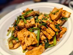 荆芥烧信阳地锅豆腐-阿五黄河大鲤鱼(英协路店)