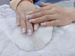 -灰姑娘美甲美睫馆