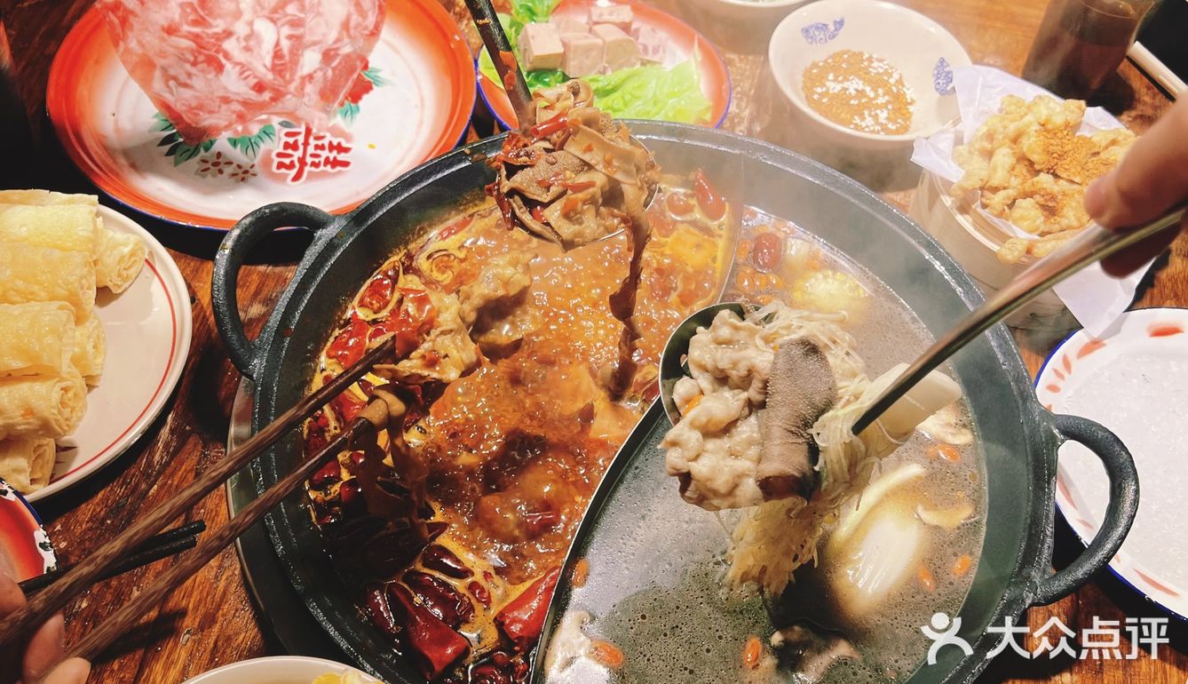 一场舌尖上的盛宴，尽在广州花都区这家重庆鸳鸯老火锅🍲！