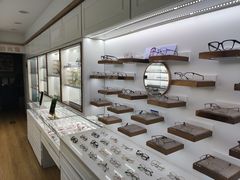 -翰佐蔡司小乐圆·依视路星趣控·暴龙眼镜折扣店