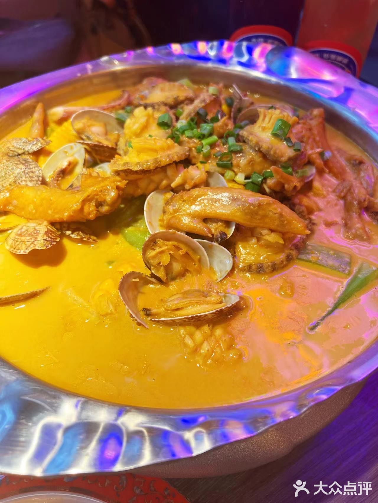 过年和姐妹吃团年饭吃螃蟹鲍鱼虾太有气氛了