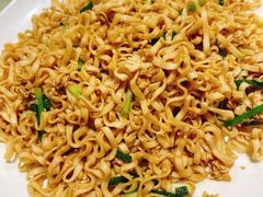 -三亚火车头万人海鲜广场