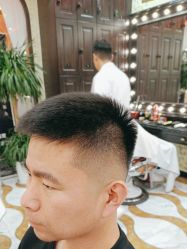 -东方先生国潮男士理发馆