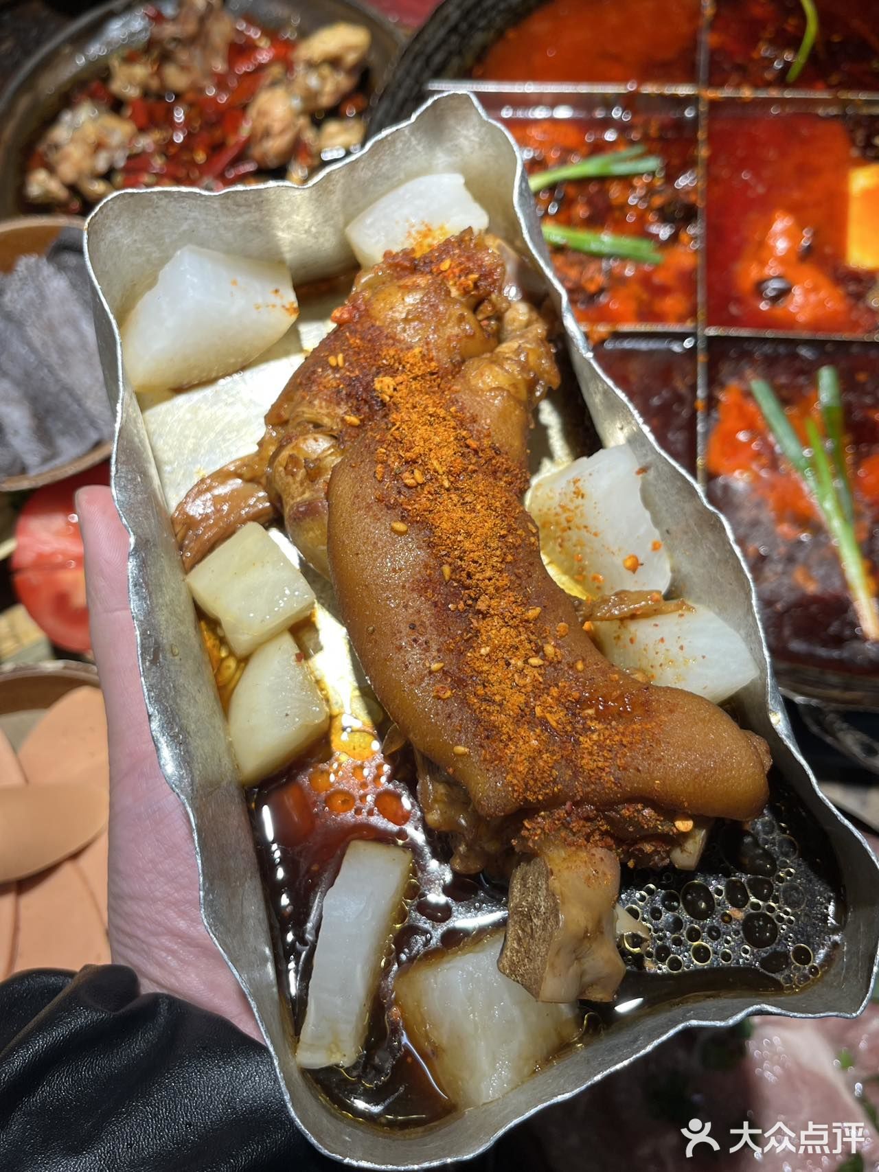 在洪崖洞附近能找到这么牛的巷子火锅！