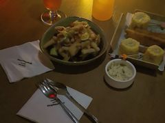 -FOUR PLAY BAR
