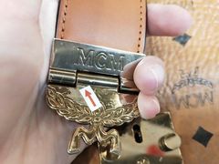 -爱革·洗衣改衣·洗鞋修鞋·洗包修包·奢侈品护理(宝地广场店)