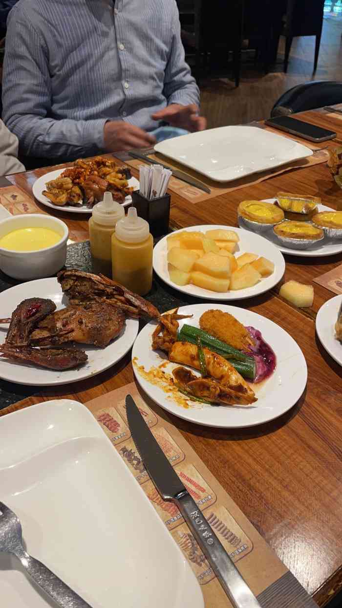 汉巴味德(大悦城店)-"味道不错,品种很多,感觉只是等上烤肉就已.