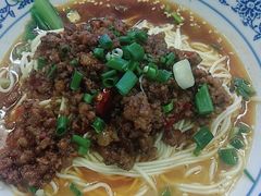 -渝之汇牛肉豌杂面