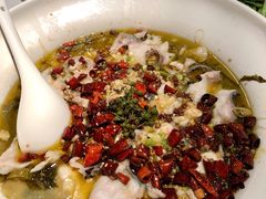 招牌酸菜鱼-港丽餐厅