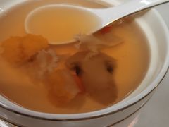 鲜鲍鱼黄耳炖松茸汤-渝悦情·新派川菜(建国门店)