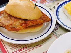 猪扒包-華人 華星冰室(氹仔 店)