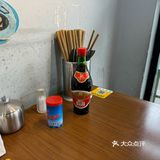 出了地铁站就能看到的重庆小面