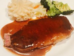 安格斯牛排佐黄油时蔬配黑椒汁-宝莱纳啤酒花园餐厅PAULANER BRAUHAUS Nanjing(广州路店)