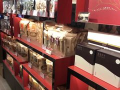 零售区-奇华饼家(香港国际机场T1店)