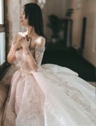 点击看大图 -Renee芮亦婚纱