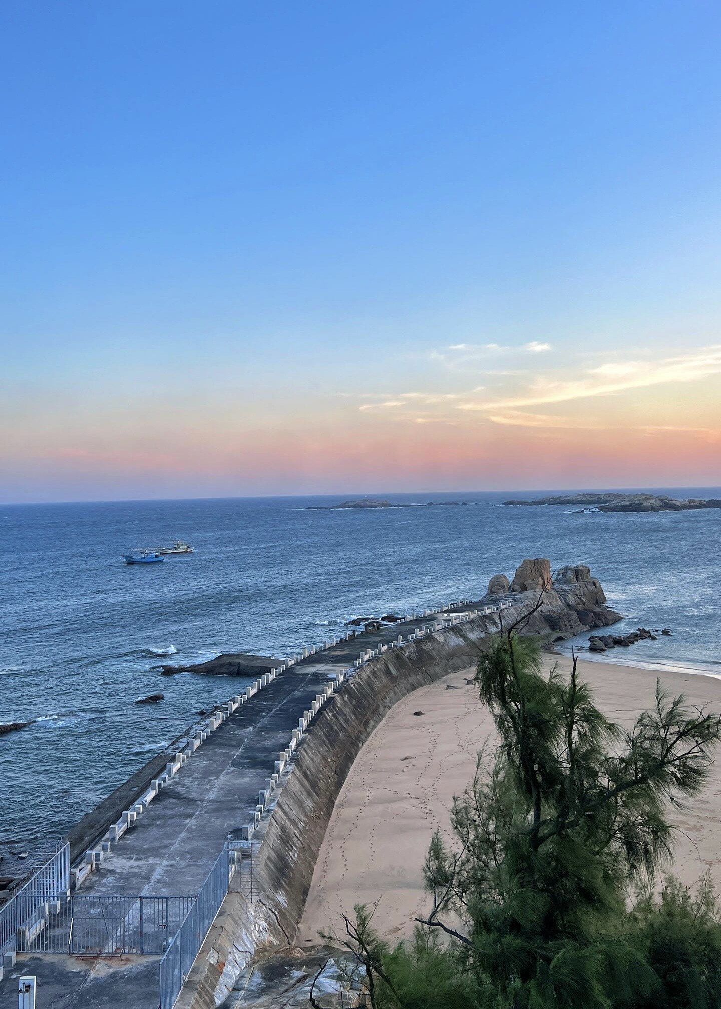 晋江石圳海滩
海上大风车
绵延的海岸线
细软的沙质
超级干净