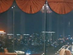 -荣誉国际酒店-云顶旋转餐厅