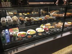 面包甜点陈列柜-星巴克臻选(上海虹桥新天地三店)