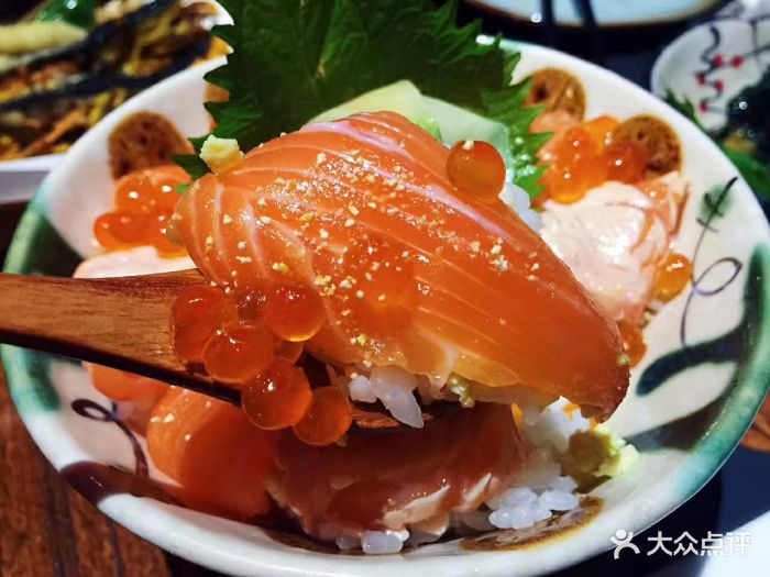 三文鱼火炙三文鱼籽饭