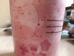 樱花莓莓酸奶-luckincoffee瑞幸咖啡(顺义华联商厦店)