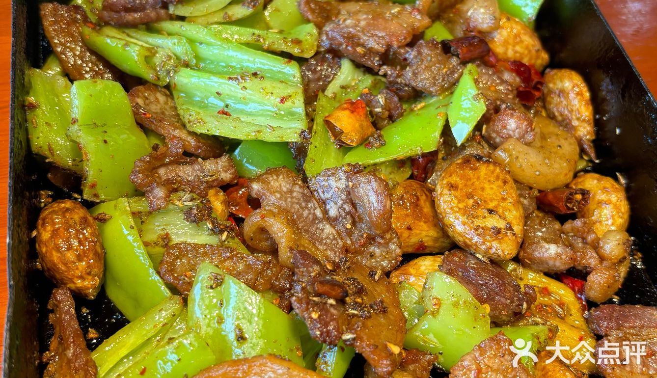 滋滋冒油的戳子肉