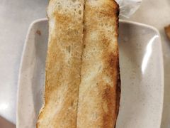 雪油加央烤麵包-何九海南茶店(鬼仔巷店)