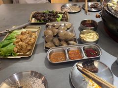 -围炉肉舍•炭烤活鳗•丹东海鲜烤肉(步行街店)